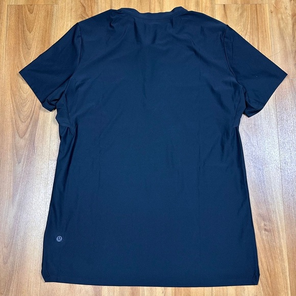 NWOT lululemon Men’s athletica Black Short Sleeve Tee Size S - Picture 2 of 8